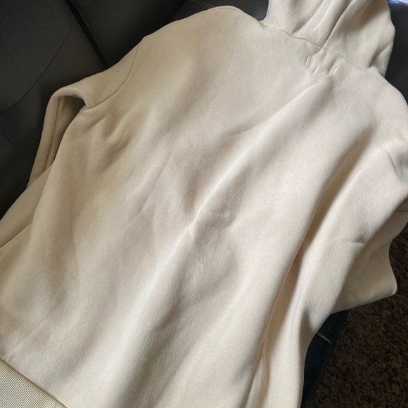 Graphic Hoodie with Peace Design pacsun - Picture 9 of 11